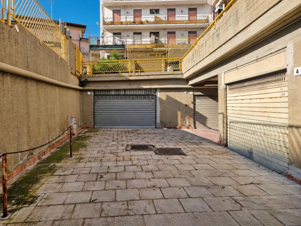 Locale deposito/garage via Nunzio Ferrara