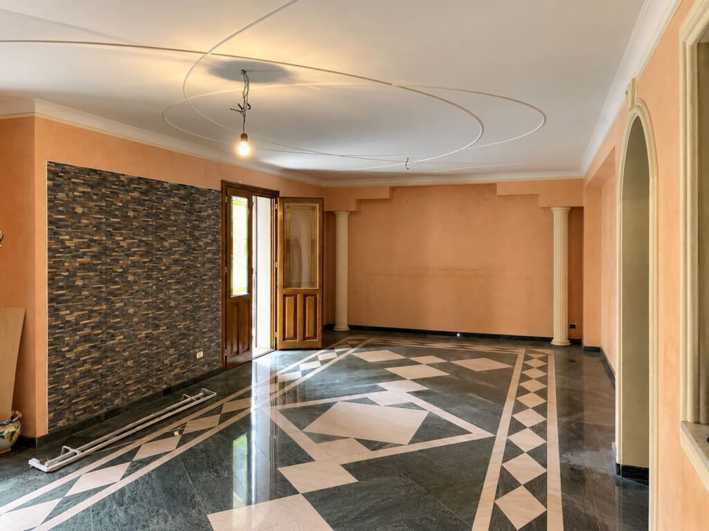 Intero edificio angolare pressi Chiesa Madre