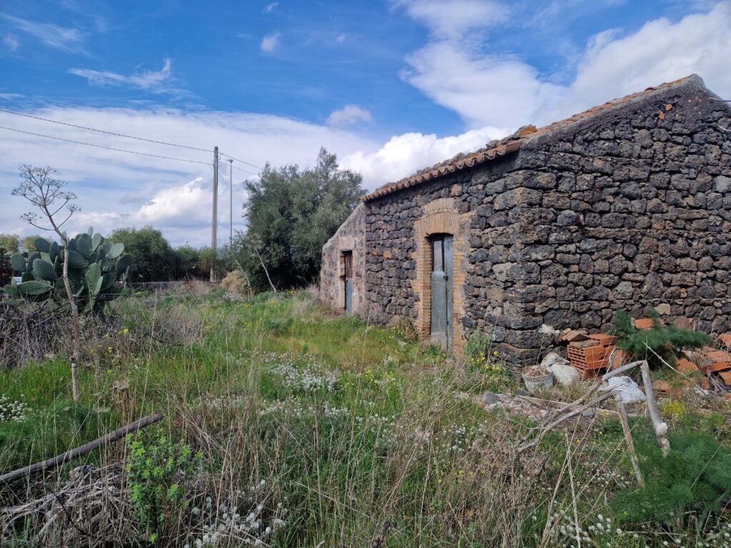 Terreno con rudere pressi strada Sorba